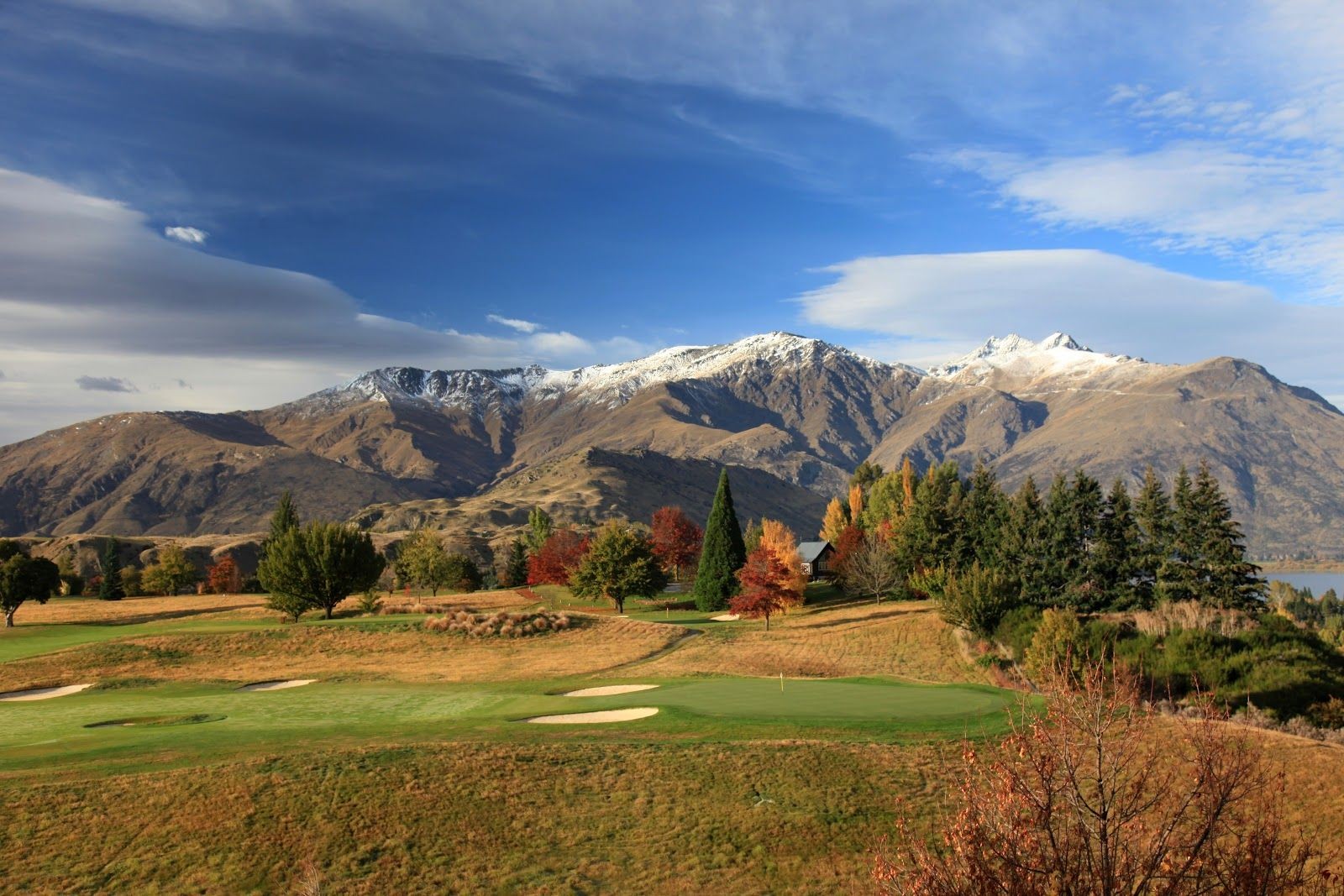Win a ‘Hole In One’ holiday with Holiday Inn Queenstown Remarkables Park